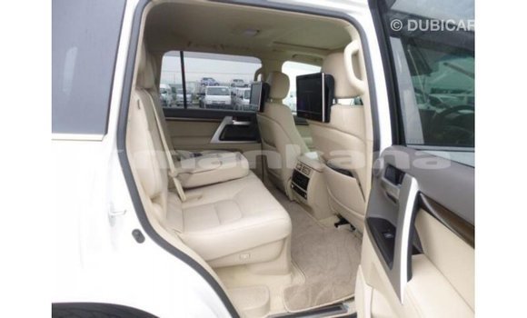 Buy Import Toyota Land Cruiser White Car in Import - Dubai in Abhasia Buy Import Toyota Land Cruiser White Car in Import - Dubai in Abhasia