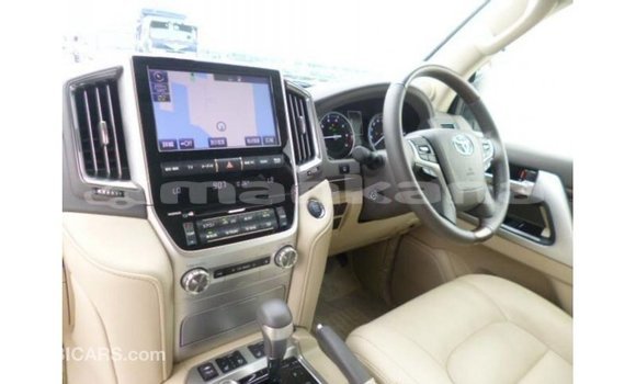 Buy Import Toyota Land Cruiser White Car in Import - Dubai in Abhasia Buy Import Toyota Land Cruiser White Car in Import - Dubai in Abhasia
