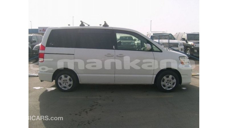 Big with watermark toyota noah abhasia import dubai 2542