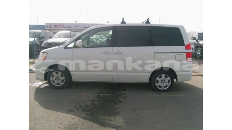 Big with watermark toyota noah abhasia import dubai 2542