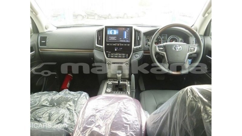 Big with watermark toyota land cruiser abhasia import dubai 2583