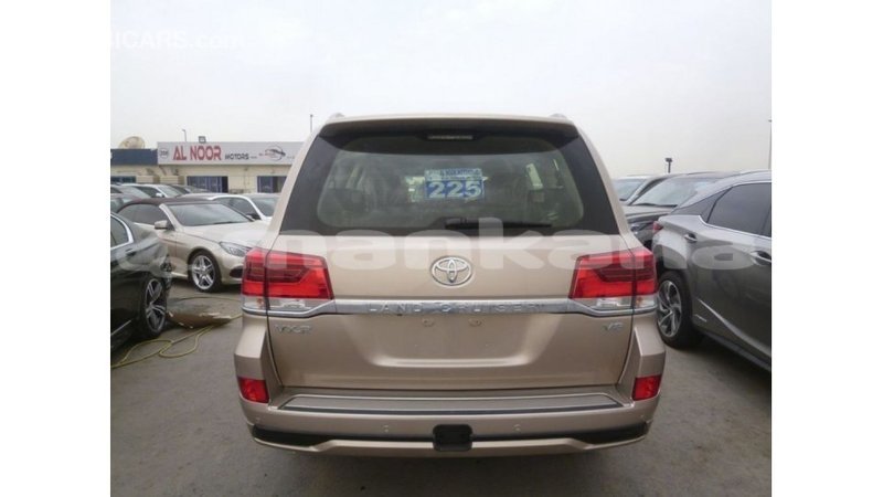 Big with watermark toyota land cruiser abhasia import dubai 2583