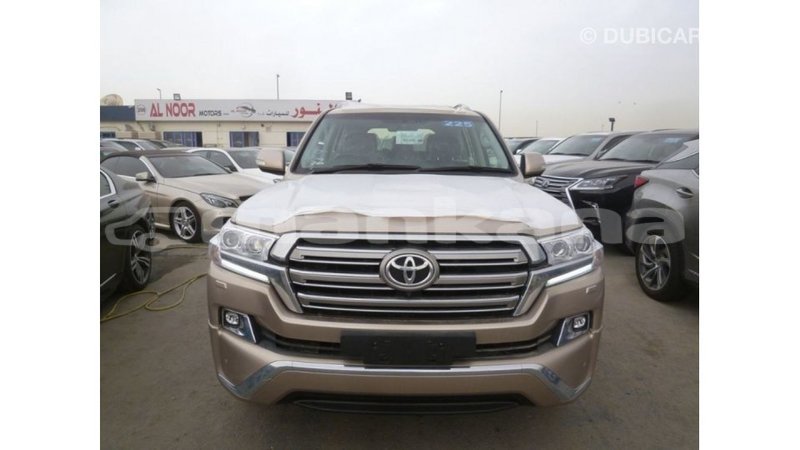 Big with watermark toyota land cruiser abhasia import dubai 2583