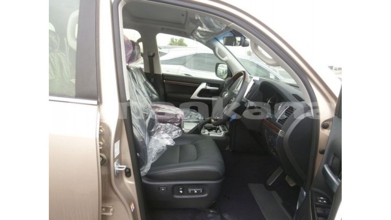 Big with watermark toyota land cruiser abhasia import dubai 2583