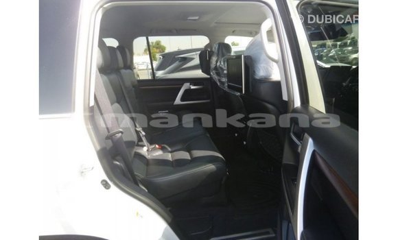 Buy Import Toyota Land Cruiser White Car in Import - Dubai in Abhasia Buy Import Toyota Land Cruiser White Car in Import - Dubai in Abhasia