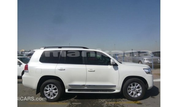 Buy Import Toyota Land Cruiser White Car in Import - Dubai in Abhasia Buy Import Toyota Land Cruiser White Car in Import - Dubai in Abhasia