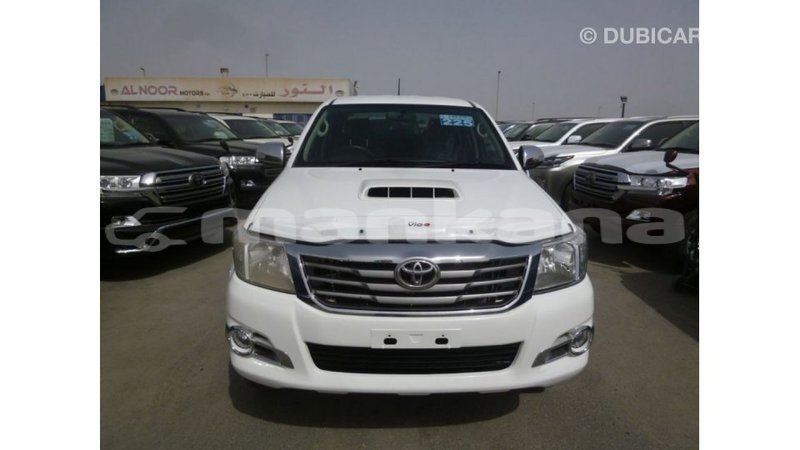 Big with watermark toyota hilux abhasia import dubai 2592