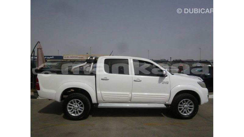 Big with watermark toyota hilux abhasia import dubai 2592