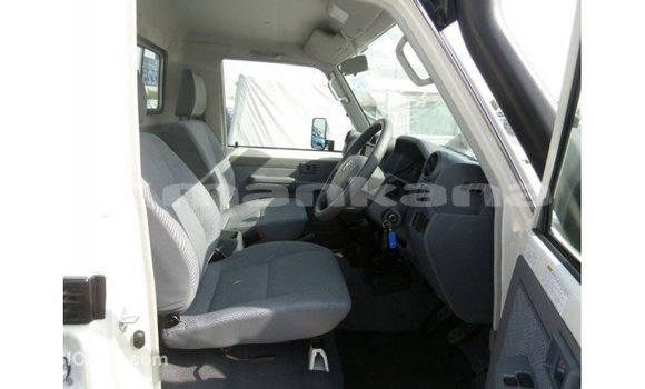 Buy Import Toyota Land Cruiser White Car in Import - Dubai in Abhasia Buy Import Toyota Land Cruiser White Car in Import - Dubai in Abhasia