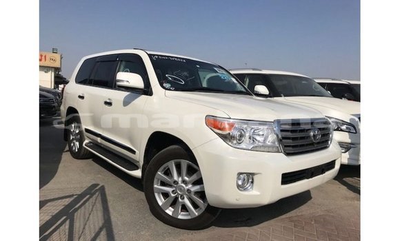Buy Import Toyota Land Cruiser White Car in Import - Dubai in Abhasia Buy Import Toyota Land Cruiser White Car in Import - Dubai in Abhasia