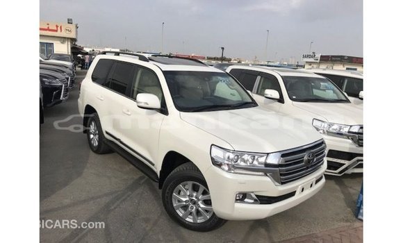 Buy Import Toyota Land Cruiser White Car in Import - Dubai in Abhasia Buy Import Toyota Land Cruiser White Car in Import - Dubai in Abhasia