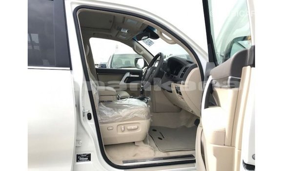 Buy Import Toyota Land Cruiser White Car in Import - Dubai in Abhasia Buy Import Toyota Land Cruiser White Car in Import - Dubai in Abhasia