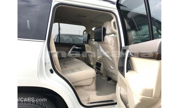 Buy Import Toyota Land Cruiser White Car in Import - Dubai in Abhasia Buy Import Toyota Land Cruiser White Car in Import - Dubai in Abhasia