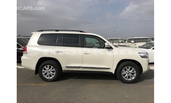 Buy Import Toyota Land Cruiser White Car in Import - Dubai in Abhasia Buy Import Toyota Land Cruiser White Car in Import - Dubai in Abhasia