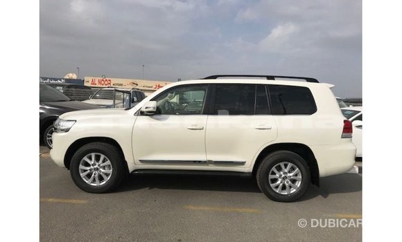 Buy Import Toyota Land Cruiser White Car in Import - Dubai in Abhasia Buy Import Toyota Land Cruiser White Car in Import - Dubai in Abhasia