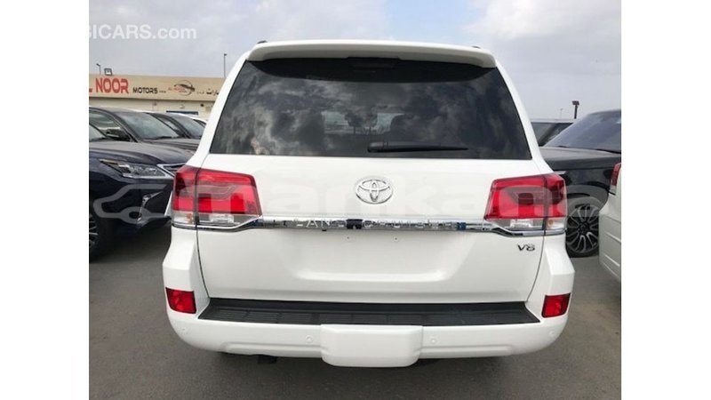Big with watermark toyota land cruiser abhasia import dubai 2631
