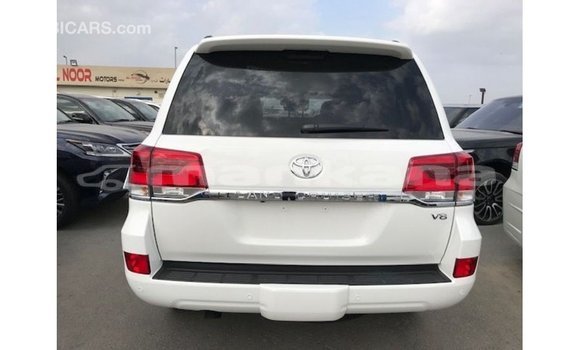 Buy Import Toyota Land Cruiser White Car in Import - Dubai in Abhasia Buy Import Toyota Land Cruiser White Car in Import - Dubai in Abhasia