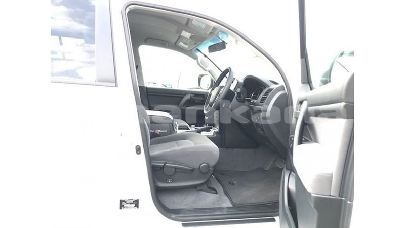 Big with watermark toyota land cruiser abhasia import dubai 2631