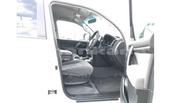 Buy Import Toyota Land Cruiser White Car in Import - Dubai in Abhasia Buy Import Toyota Land Cruiser White Car in Import - Dubai in Abhasia