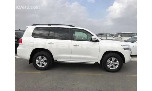 Buy Import Toyota Land Cruiser White Car in Import - Dubai in Abhasia Buy Import Toyota Land Cruiser White Car in Import - Dubai in Abhasia
