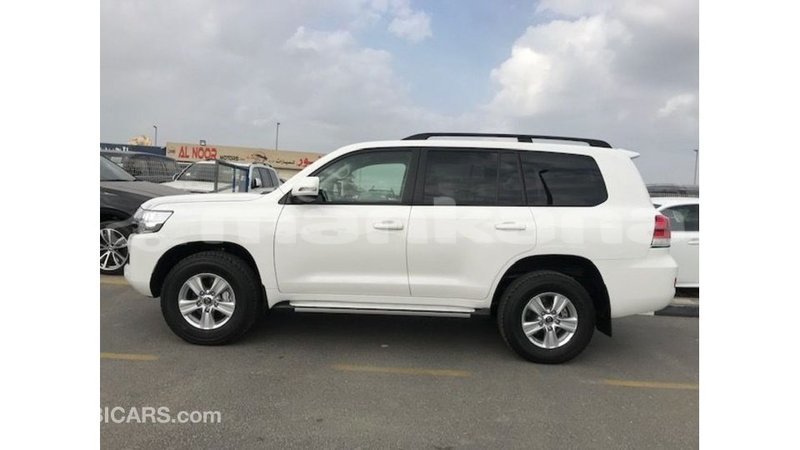 Big with watermark toyota land cruiser abhasia import dubai 2631