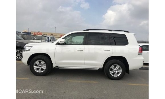 Buy Import Toyota Land Cruiser White Car in Import - Dubai in Abhasia Buy Import Toyota Land Cruiser White Car in Import - Dubai in Abhasia