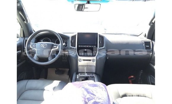 Buy Import Toyota Land Cruiser White Car in Import - Dubai in Abhasia Buy Import Toyota Land Cruiser White Car in Import - Dubai in Abhasia
