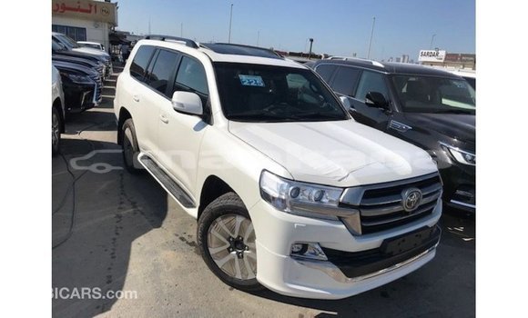 Buy Import Toyota Land Cruiser White Car in Import - Dubai in Abhasia Buy Import Toyota Land Cruiser White Car in Import - Dubai in Abhasia
