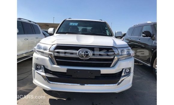Buy Import Toyota Land Cruiser White Car in Import - Dubai in Abhasia Buy Import Toyota Land Cruiser White Car in Import - Dubai in Abhasia