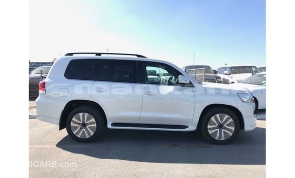 Buy Import Toyota Land Cruiser White Car in Import - Dubai in Abhasia Buy Import Toyota Land Cruiser White Car in Import - Dubai in Abhasia
