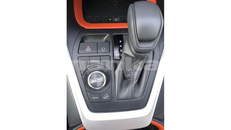 Big with watermark toyota hiace abhasia import dubai 2635