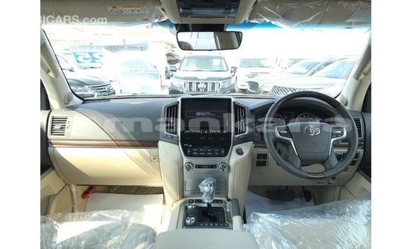 Buy Import Toyota Land Cruiser White Car in Import - Dubai in Abhasia Buy Import Toyota Land Cruiser White Car in Import - Dubai in Abhasia