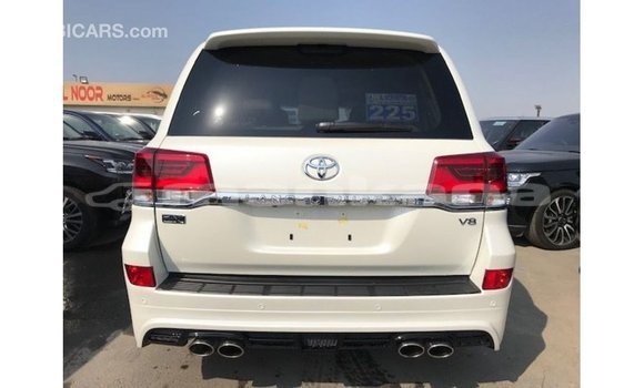 Buy Import Toyota Land Cruiser White Car in Import - Dubai in Abhasia Buy Import Toyota Land Cruiser White Car in Import - Dubai in Abhasia