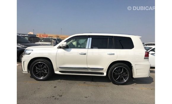 Buy Import Toyota Land Cruiser White Car in Import - Dubai in Abhasia Buy Import Toyota Land Cruiser White Car in Import - Dubai in Abhasia