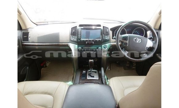 Buy Import Toyota Land Cruiser White Car in Import - Dubai in Abhasia Buy Import Toyota Land Cruiser White Car in Import - Dubai in Abhasia