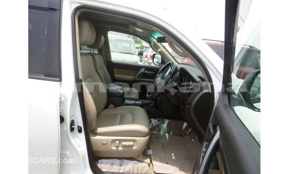 Buy Import Toyota Land Cruiser White Car in Import - Dubai in Abhasia Buy Import Toyota Land Cruiser White Car in Import - Dubai in Abhasia