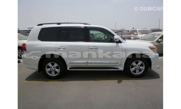 Buy Import Toyota Land Cruiser White Car in Import - Dubai in Abhasia Buy Import Toyota Land Cruiser White Car in Import - Dubai in Abhasia