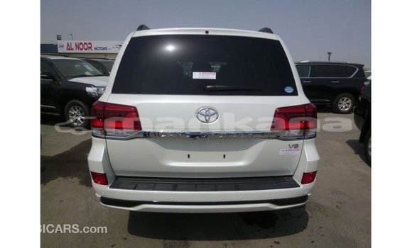 Buy Import Toyota Land Cruiser White Car in Import - Dubai in Abhasia Buy Import Toyota Land Cruiser White Car in Import - Dubai in Abhasia