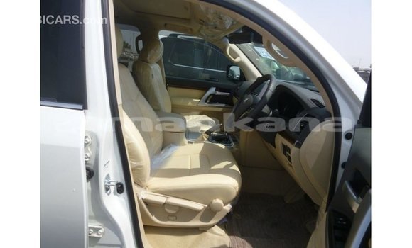 Buy Import Toyota Land Cruiser White Car in Import - Dubai in Abhasia Buy Import Toyota Land Cruiser White Car in Import - Dubai in Abhasia