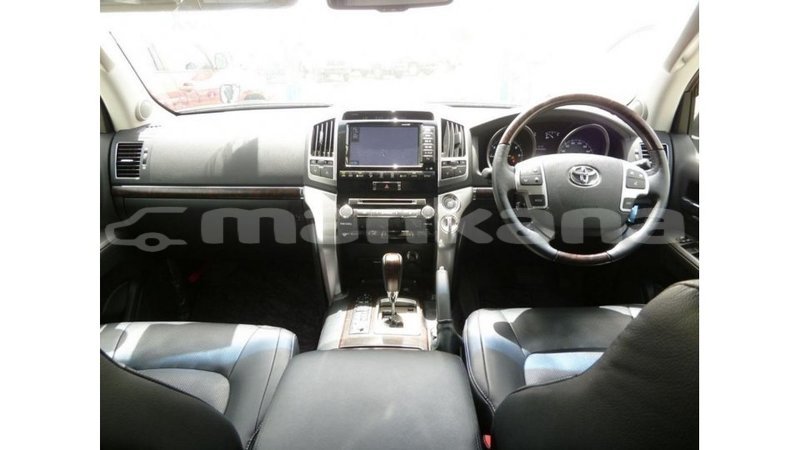 Big with watermark toyota land cruiser abhasia import dubai 2648
