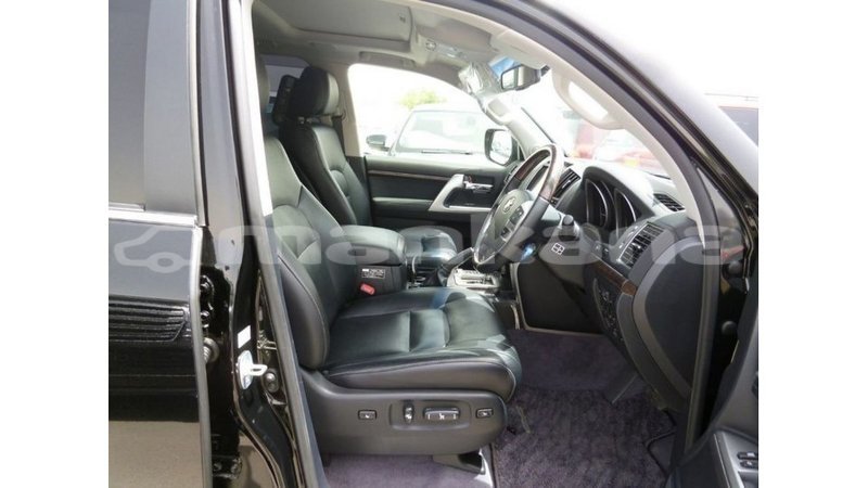 Big with watermark toyota land cruiser abhasia import dubai 2648