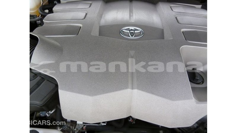Big with watermark toyota land cruiser abhasia import dubai 2648