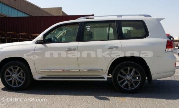 Buy Import Toyota Land Cruiser White Car in Import - Dubai in Abhasia Buy Import Toyota Land Cruiser White Car in Import - Dubai in Abhasia