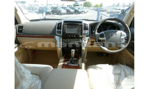 Buy Import Toyota Land Cruiser White Car in Import - Dubai in Abhasia Buy Import Toyota Land Cruiser White Car in Import - Dubai in Abhasia