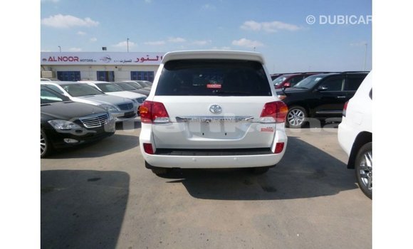 Buy Import Toyota Land Cruiser White Car in Import - Dubai in Abhasia Buy Import Toyota Land Cruiser White Car in Import - Dubai in Abhasia