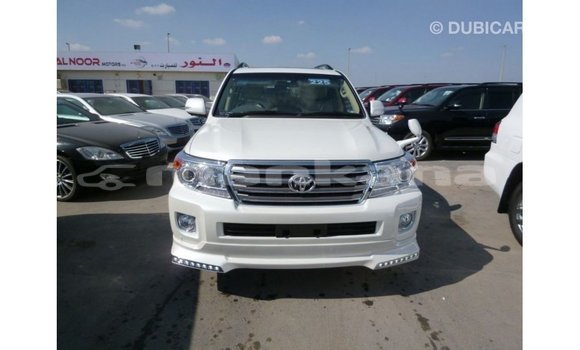 Buy Import Toyota Land Cruiser White Car in Import - Dubai in Abhasia Buy Import Toyota Land Cruiser White Car in Import - Dubai in Abhasia