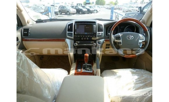 Buy Import Toyota Land Cruiser White Car in Import - Dubai in Abhasia Buy Import Toyota Land Cruiser White Car in Import - Dubai in Abhasia