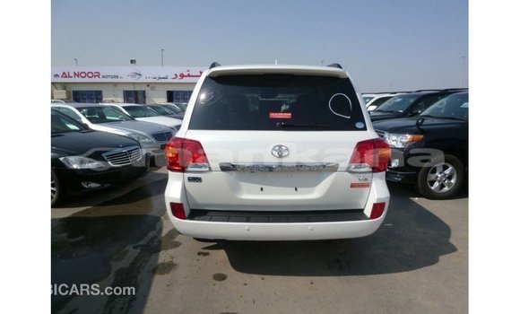 Buy Import Toyota Land Cruiser White Car in Import - Dubai in Abhasia Buy Import Toyota Land Cruiser White Car in Import - Dubai in Abhasia