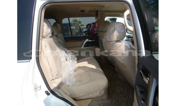 Buy Import Toyota Land Cruiser White Car in Import - Dubai in Abhasia Buy Import Toyota Land Cruiser White Car in Import - Dubai in Abhasia