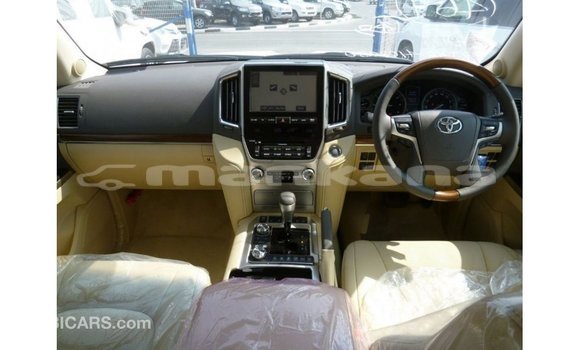 Buy Import Toyota Land Cruiser White Car in Import - Dubai in Abhasia Buy Import Toyota Land Cruiser White Car in Import - Dubai in Abhasia